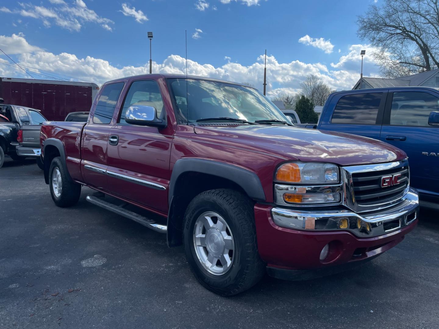 2007 Red /tan GMC Sierra Classic 1500 SL Ext. Cab 4WD (1GTEK19Z07Z) with an 5.3L V8 OHV 16V FFV engine, 4-Speed Automatic Overdrive transmission, located at 101 N. Main Street, Muncy, PA, 17756, (570) 546-5462, 41.207691, -76.785942 - Photo#1